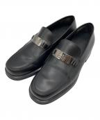 GUCCIグッチ）の古着「メタルプレートローファー」｜ブラック