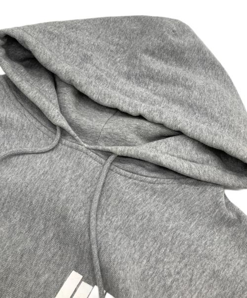 UNDEFEATED（アンディフィーテッド）UNDEFEATED (アンディフィーテッド) フロントロゴプリントスウェットプルオーバーパーカー グレー サイズ:Lの古着・服飾アイテム