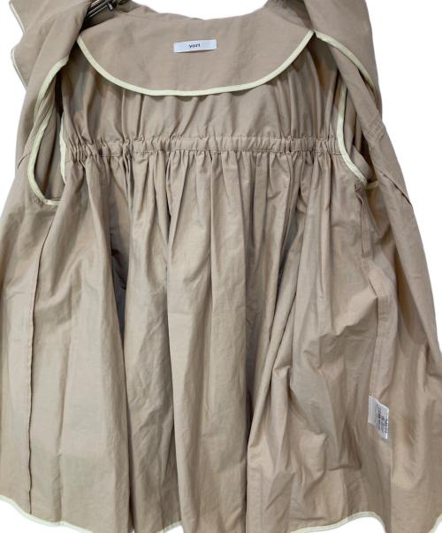 YORI（ヨリ）YORI (ヨリ) バックギャザー撥水パーカー ベージュ サイズ:Fの古着・服飾アイテム