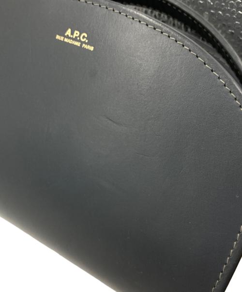 A.P.C.（アーペーセー）A.P.C. (アーペーセー) SAC DEMI LUNE MINI ハーフムーン クロスボディバッグ グリーン サイズ:-の古着・服飾アイテム