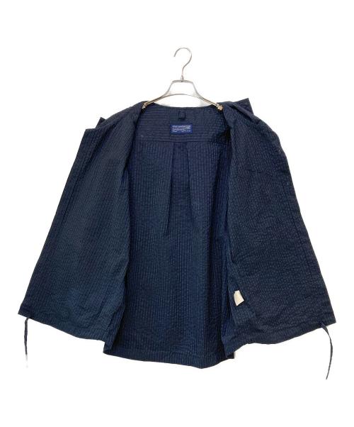 utility specification（ユーティリティ スペスィフィケーション）utility specification (ユーティリティ スペスィフィケーション) STONE Yarn dyed Seersucker ストライプフードシャツ Navy Stripe サイズ:XLの古着・服飾アイテム