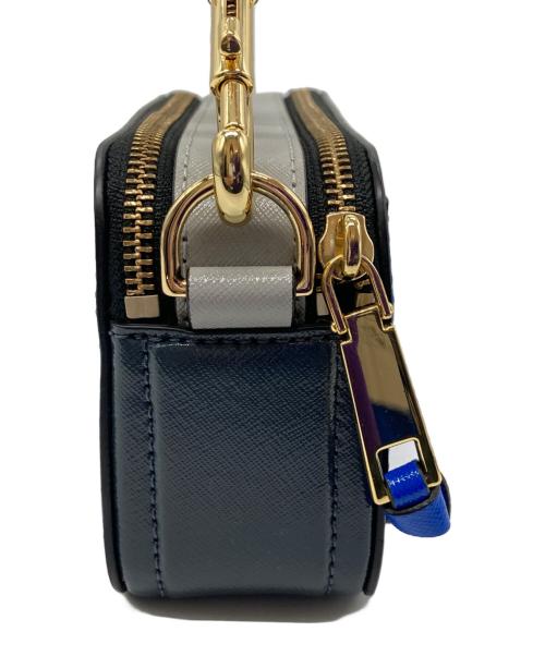 MARC JACOBS（マークジェイコブズ）MARC JACOBS (マークジェイコブス) SNAPSHOT ショルダーバッグ DAZZLING BLUE MULTI サイズ:-の古着・服飾アイテム