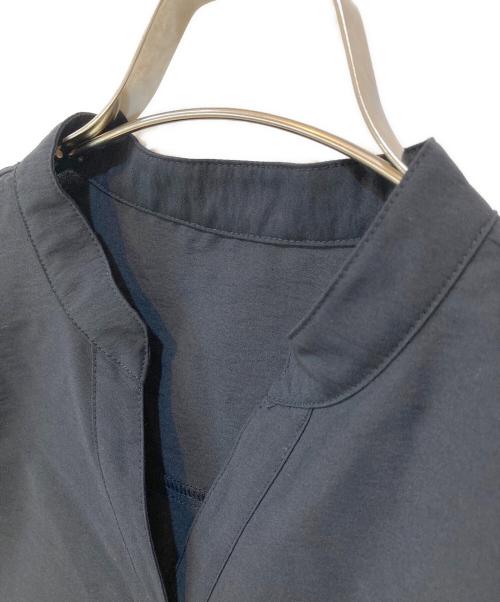 SIMPLICITE（シンプリシテ）SIMPLICITE (シンプリシテ) UVケアフロントフレアースタンドシャツ ブラック サイズ:Freeの古着・服飾アイテム