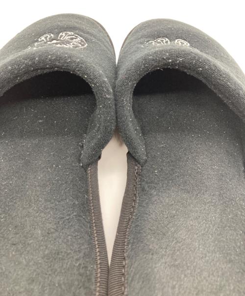 CHROME HEARTS（クロムハーツ）CHROME HEARTS (クロムハーツ) ホースシュー刺繍ホテルスリッパ ブラック サイズ:Mの古着・服飾アイテム