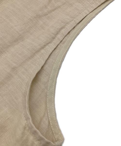 TSUHARU by samansa Mos2（ツハル バイ サマンサモスモス）TSUHARU by samansa Mos2 (ツハル バイ サマンサモスモス) ノースリピンタックワンピース ベージュ サイズ:Mの古着・服飾アイテム