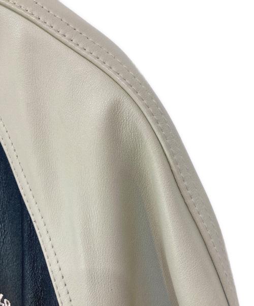 AVIREX（アヴィレックス）AVIREX (アヴィレックス) アーチロゴレザースタジャン ブラック×グレー サイズ:Ⅼの古着・服飾アイテム