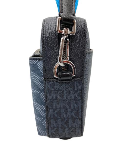 MICHAEL KORS（マイケル・コース）MICHAEL KORS (マイケルコース) COOPER UTILITY XBOY クーパーシグネチャーユーティリティクロスボディーバッグ ブルー×ブラック サイズ:-の古着・服飾アイテム