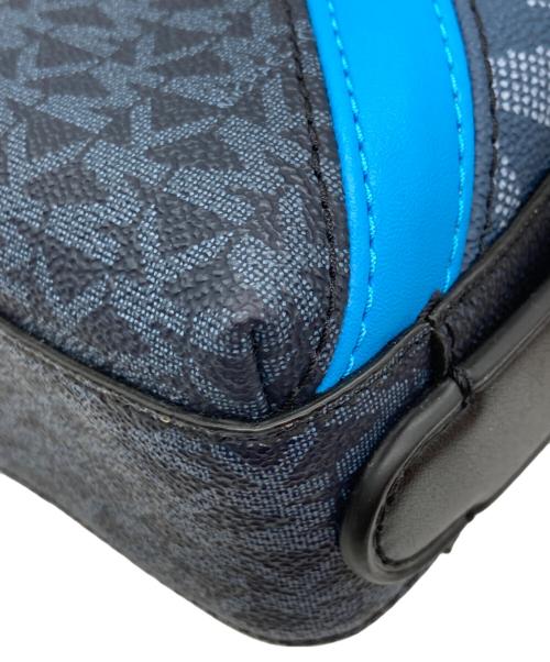 MICHAEL KORS（マイケル・コース）MICHAEL KORS (マイケルコース) COOPER UTILITY XBOY クーパーシグネチャーユーティリティクロスボディーバッグ ブルー×ブラック サイズ:-の古着・服飾アイテム