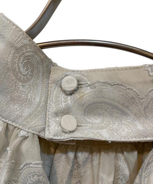 anuans（アニュアンス）anuans (アニュアンス) 2wayカットジャガードスタンドカラーブラウス ベージュ サイズ:Fの古着・服飾アイテム