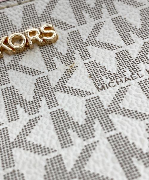 MICHAEL KORS（マイケル・コース）MICHAEL KORS (マイケル・コース) ジェット セット アイテム ラージ イーストウェスト ジップ チェーン クロスボデイ ピンク×ホワイト サイズ:なしの古着・服飾アイテム