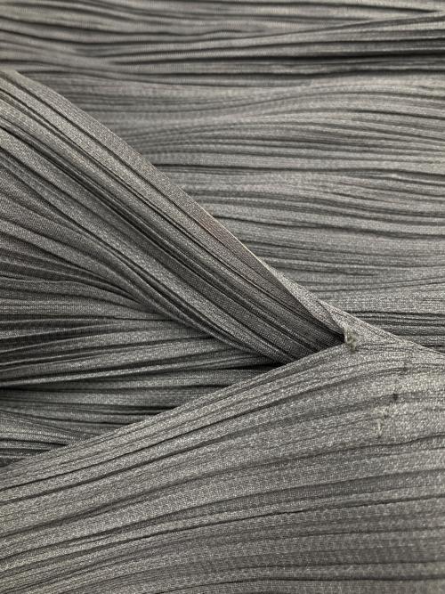 PLEATS PLEASE（プリーツプリーズ）PLEATS PLEASE (プリーツプリーズ) プリーツプルオーバーブラウス グレー サイズ:3の古着・服飾アイテム