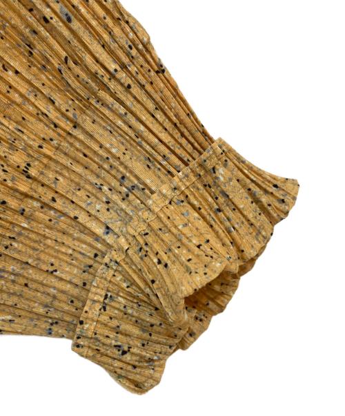 PLEATS PLEASE（プリーツプリーズ）PLEATS PLEASE (プリーツプリーズ) 半袖プリーツシャツ ベージュ サイズ:4の古着・服飾アイテム