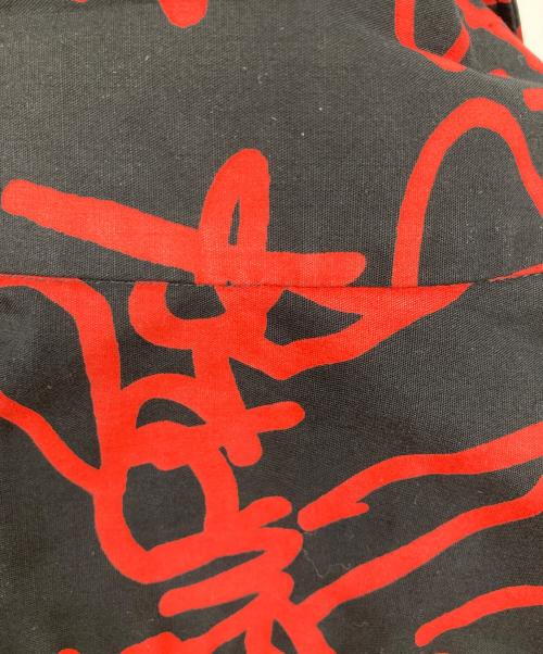 COMME des GARCONS SHIRT（コムデギャルソンシャツ）COMME des GARCONS SHIRT (コムデギャルソンシャツ) SUPREME (シュプリーム) Graphic Shirt ブラック×レッド サイズ:Ｌの古着・服飾アイテム