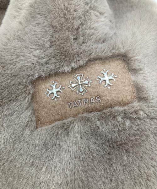 TATRAS（タトラス）TATRAS (タトラス) ORJAN バックロゴ ボアファー フード ブルゾン グレー サイズ:04 未使用品の古着・服飾アイテム