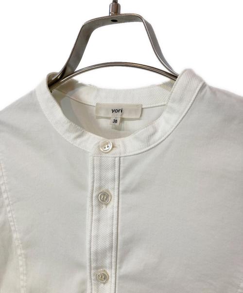 YORI（ヨリ）YORI (ヨリ) バンドカラー プルオーバー ブラウス ホワイト サイズ:36の古着・服飾アイテム