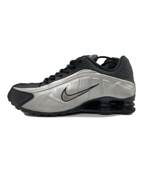 NIKE（ナイキ）NIKE (ナイキ) SHOX R4 ローカットスニーカー BLACK/BLACK-METALIC  サイズ:US9の古着・服飾アイテム