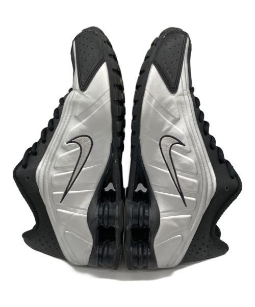 NIKE（ナイキ）NIKE (ナイキ) SHOX R4 ローカットスニーカー BLACK/BLACK-METALIC  サイズ:US9の古着・服飾アイテム