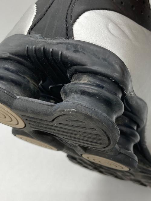NIKE（ナイキ）NIKE (ナイキ) SHOX R4 ローカットスニーカー BLACK/BLACK-METALIC  サイズ:US9の古着・服飾アイテム
