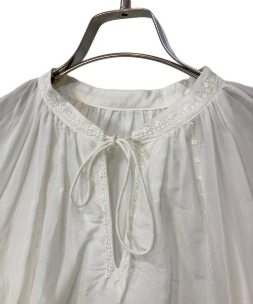 Spick and Span（スピック＆スパン）Spick and Span (スピックアンドスパン) コットンシルクエンブロイダリーパフブラウス ホワイト サイズ:-の古着・服飾アイテム