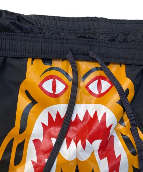 A BATHING APE（アベイシングエイプ）A BATHING APE (アベイシングエイプ) Tiger Beach Shorts ブラック サイズ:Lの古着・服飾アイテム