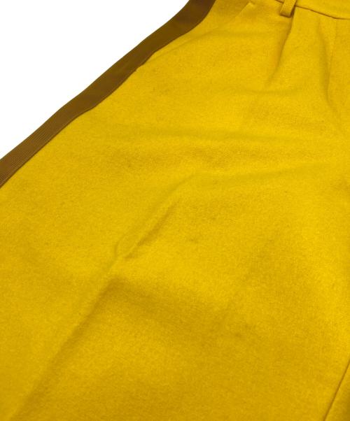 sacai（サカイ）sacai (サカイ) ウールクロップドサイドラインパンツ イエロー サイズ:2の古着・服飾アイテム