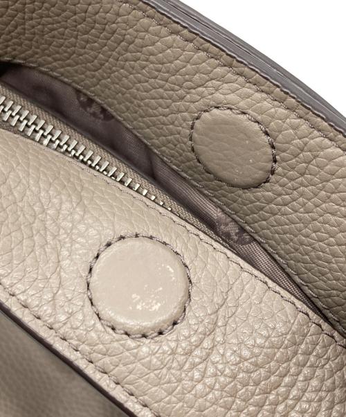 TORY BURCH（トリーバーチ）TORY BURCH (トリーバーチ) ブリテン チェーントートバッグ ベージュ サイズ:-の古着・服飾アイテム