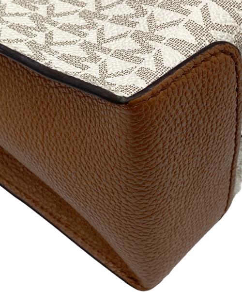 MICHAEL KORS（マイケル・コース）MICHAEL KORS (マイケル・コース) MERCER MD MESSENGER(マーサーミディアムメッセンジャー)/ショルダーバッグ ホワイト×ブラウン サイズ:-の古着・服飾アイテム