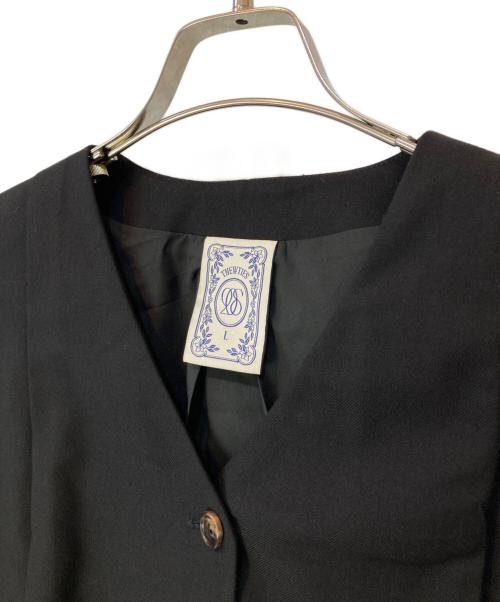 Tnewties（トゥエンティーズ）TNEWTIES (トゥエンティーズ) 《誰が一番早く家につくか勝負しよう》プリーツデザインクロップドベスト ブラック サイズ:Lの古着・服飾アイテム