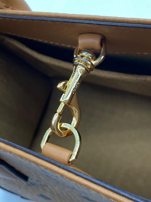 MCM（エムシーエム）MCM (エムシーエム) Small Munchen(スモールミュンヘン)トート ヴィセトス cognac サイズ:-の古着・服飾アイテム