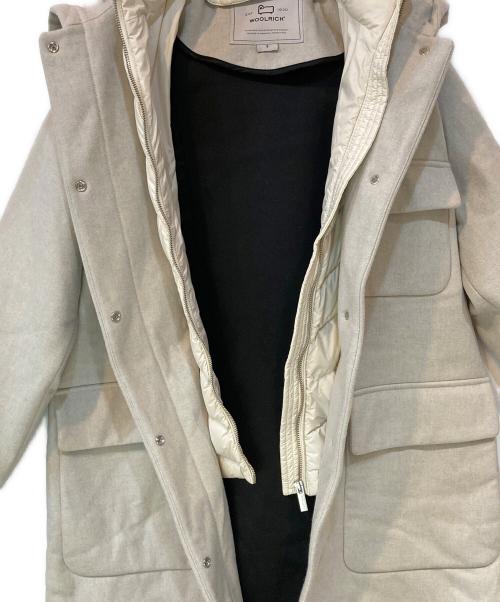 WOOLRICH（ウールリッチ）WOOLRICH (ウールリッチ) SIDELINE 2in1/サイドラインダウン フードコート アイボリー サイズ:Sの古着・服飾アイテム