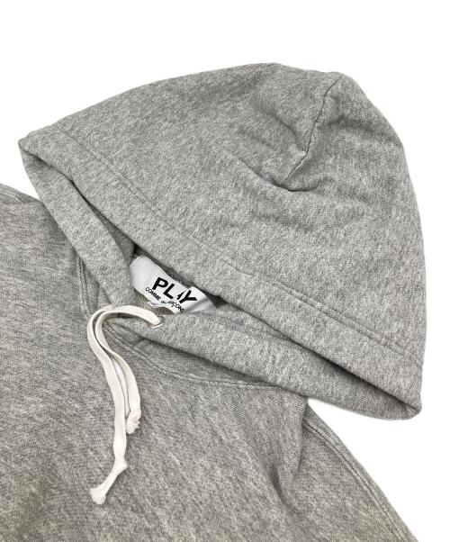 PLAY COMME des GARCONS（プレイコムデギャルソン）PLAY COMME des GARCONS (プレイコムデギャルソン) ハートプリントプルオーバーパーカー グレー サイズ:XLの古着・服飾アイテム