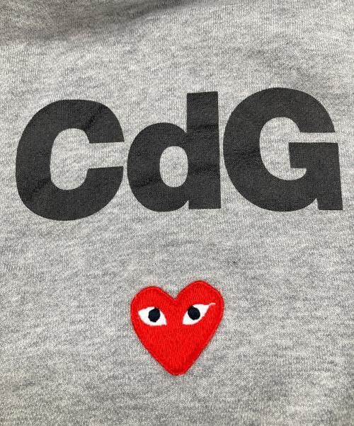 PLAY COMME des GARCONS（プレイコムデギャルソン）PLAY COMME des GARCONS (プレイコムデギャルソン) ハートプリントプルオーバーパーカー グレー サイズ:XLの古着・服飾アイテム