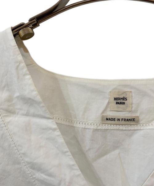 HERMES（エルメス）HERMES (エルメス) Hロゴ刺繍 Vネックブラウス ホワイト サイズ:38の古着・服飾アイテム
