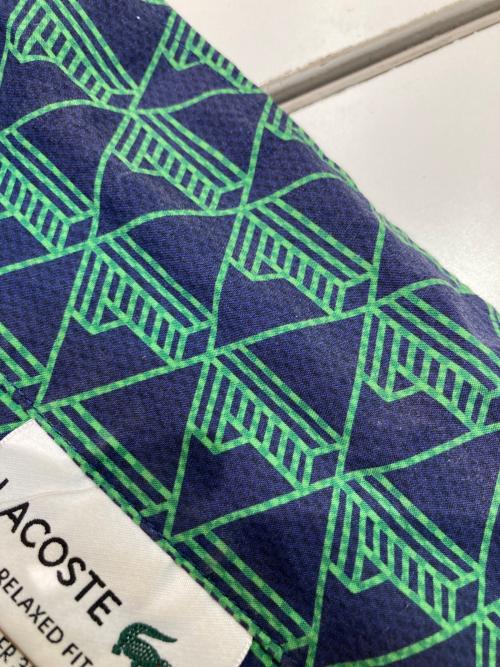 LACOSTE（ラコステ）LACOSTE (ラコステ) オールオーバーモノグラムプリントオープンカラーシャツ グリーン サイズ:Sの古着・服飾アイテム