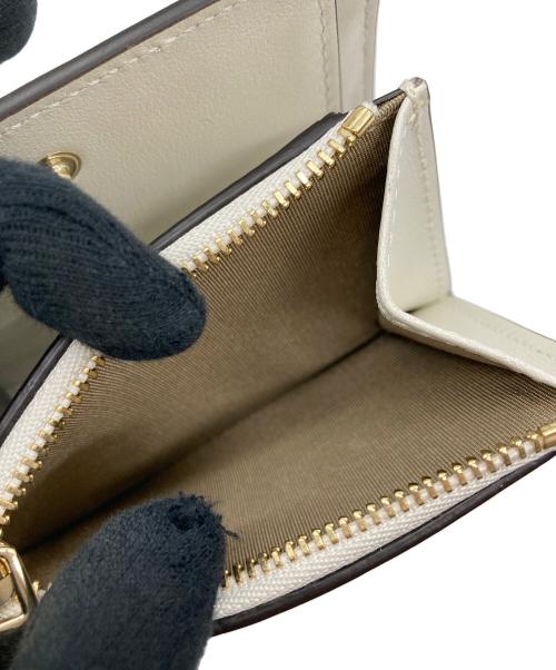 JIMMY CHOO（ジミーチュウ）JIMMY CHOO (ジミーチュウ) HANNI クリスタルスタースタッズ付き 2つ折り財布 ホワイト サイズ:なしの古着・服飾アイテム