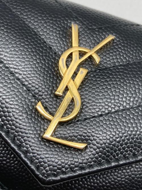 Yves Saint Laurent（イヴサンローラン）Yves Saint Laurent (イヴサンローラン) カサンドラ フラグメント フラップ カードケース ブラック サイズ:なしの古着・服飾アイテム