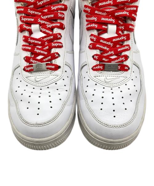 NIKE（ナイキ）NIKE (ナイキ) SUPREME (シュプリーム) AIR FORCE 1 LOW/エアフォースワンローSUPREME ローカットスニーカー WHITE/WHITE サイズ:２７㎝の古着・服飾アイテム