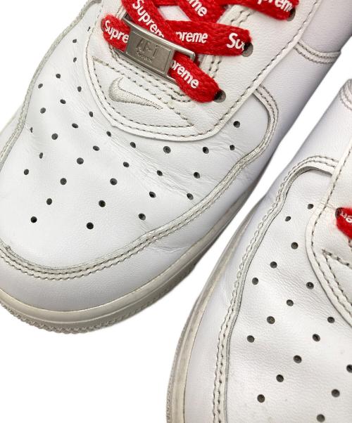 NIKE（ナイキ）NIKE (ナイキ) SUPREME (シュプリーム) AIR FORCE 1 LOW/エアフォースワンローSUPREME ローカットスニーカー WHITE/WHITE サイズ:２７㎝の古着・服飾アイテム