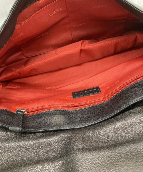 LOEWE（ロエベ）LOEWE (ロエベ) アナグラムスタッズロゴワンショルダーバッグ ブラック サイズ:なしの古着・服飾アイテム