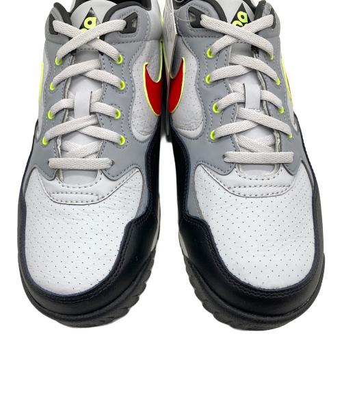 NIKE ACG（ナイキエーシージー）NIKE ACG (ナイキエーシージー) AIR WILDWOOD ACG ローカットスニーカー ホワイト×レッド サイズ:28.5㎝ 未使用品の古着・服飾アイテム