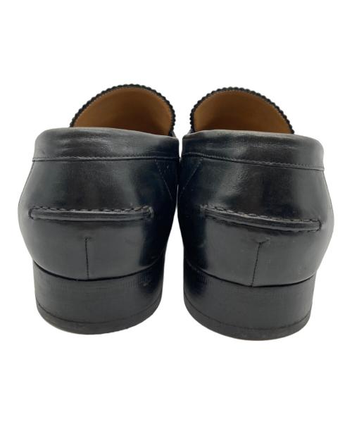 GUCCI（グッチ）GUCCI (グッチ) エンボスロゴ ローファー ブラック サイズ:8の古着・服飾アイテム