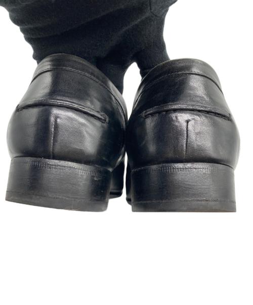 GUCCI（グッチ）GUCCI (グッチ) エンボスロゴ ローファー ブラック サイズ:8の古着・服飾アイテム