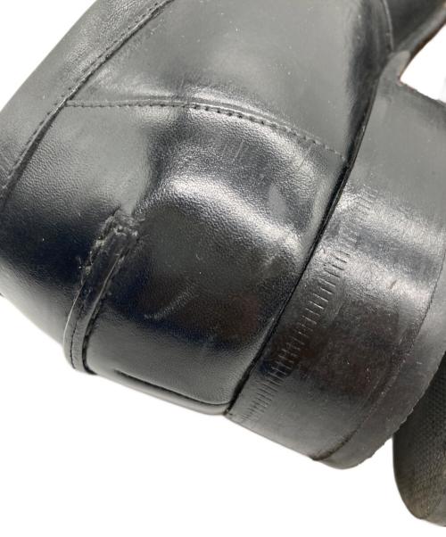 GUCCI（グッチ）GUCCI (グッチ) エンボスロゴ ローファー ブラック サイズ:8の古着・服飾アイテム