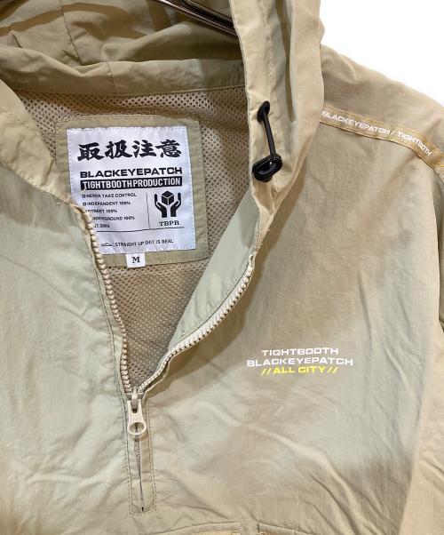 BlackEyePatch（ブラックアイパッチ）BlackEyePatch (ブラックアイパッチ) TIGHTBOOTH PRODUCTION (タイトブースプロダクション) TBEP ANORAK/ TBEP アノラック ベージュ サイズ:Mの古着・服飾アイテム