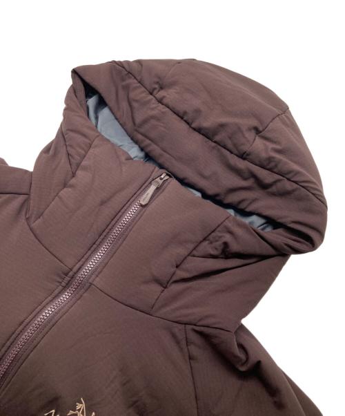 ARC'TERYX（アークテリクス）ARC'TERYX (アークテリクス) ATOM AR HOODY 中綿ジャケット ブラウン サイズ:Sの古着・服飾アイテム