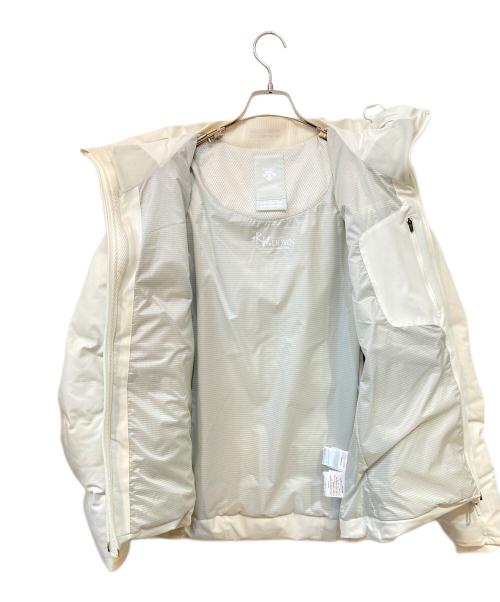 DESCENTE ALLTERRAIN（デザイント オルテライン）Descente ALLTERRAIN (デザイント オルテライン) MIZUSAWA DOWN JACKET STORM ホワイトの古着・服飾アイテム