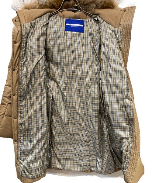 BURBERRY BLUE LABEL（バーバリーロンドンブルーレーベル）BURBERRY BLUE LABEL (バーバリーロンドンブルーレーベル) ベルテッドダウンコート ベージュ サイズ:Lの古着・服飾アイテム