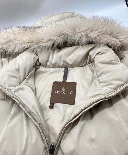MONCLER（モンクレール）MONCLER (モンクレール) TANZ タンツ ファーフーデッド ジップアップ ダウンジャケット ベージュ サイズ:1の古着・服飾アイテム