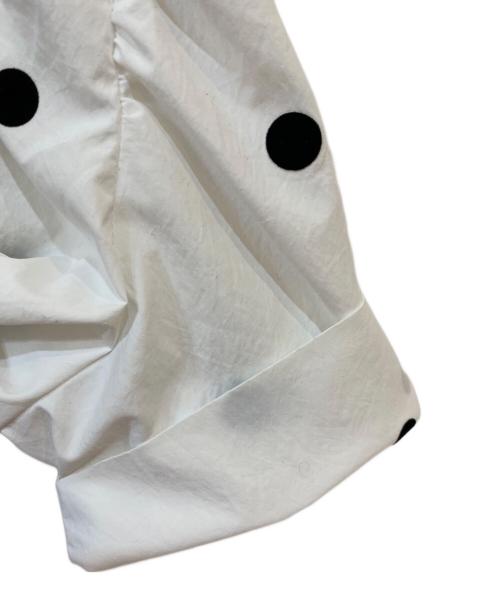 SHE TOKYO（シートーキョー）SHE TOKYO (シートーキョー) Aloma dot 半袖ブラウス ホワイトの古着・服飾アイテム