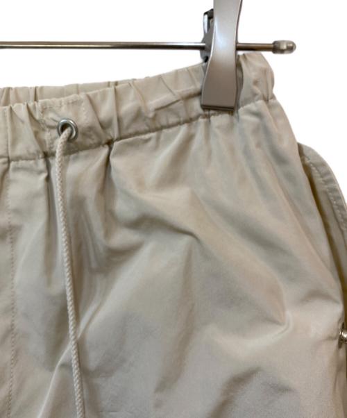 feerique（フィーリック）feerique (フィーリック) メモリータフタミリタリーパンツ ベージュ サイズ:1の古着・服飾アイテム